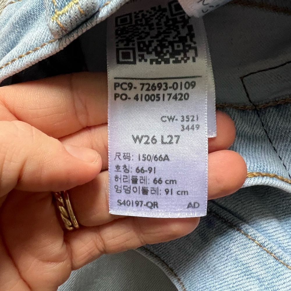 Levi's Light Wash Jeans - Picture 4 of 7